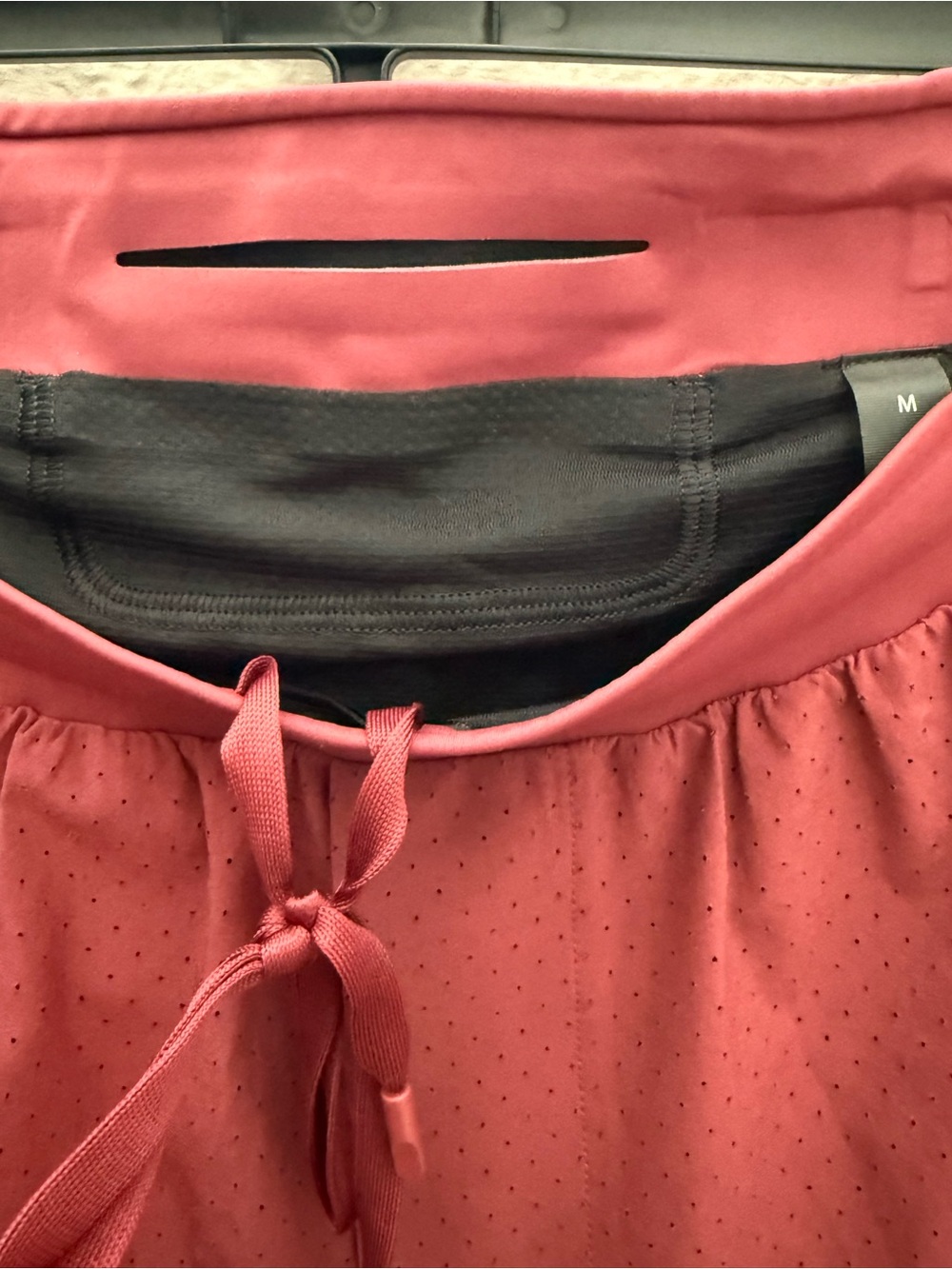 Lululemon Fast and Free Lined Running Shorts Mens Size M Perforated Mulled Wine - Picture 6 of 10